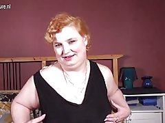 Groot amateur ouma met gunsteling swart speelding