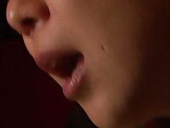 Twee meisies en'n man fuck terwyl ander kyk